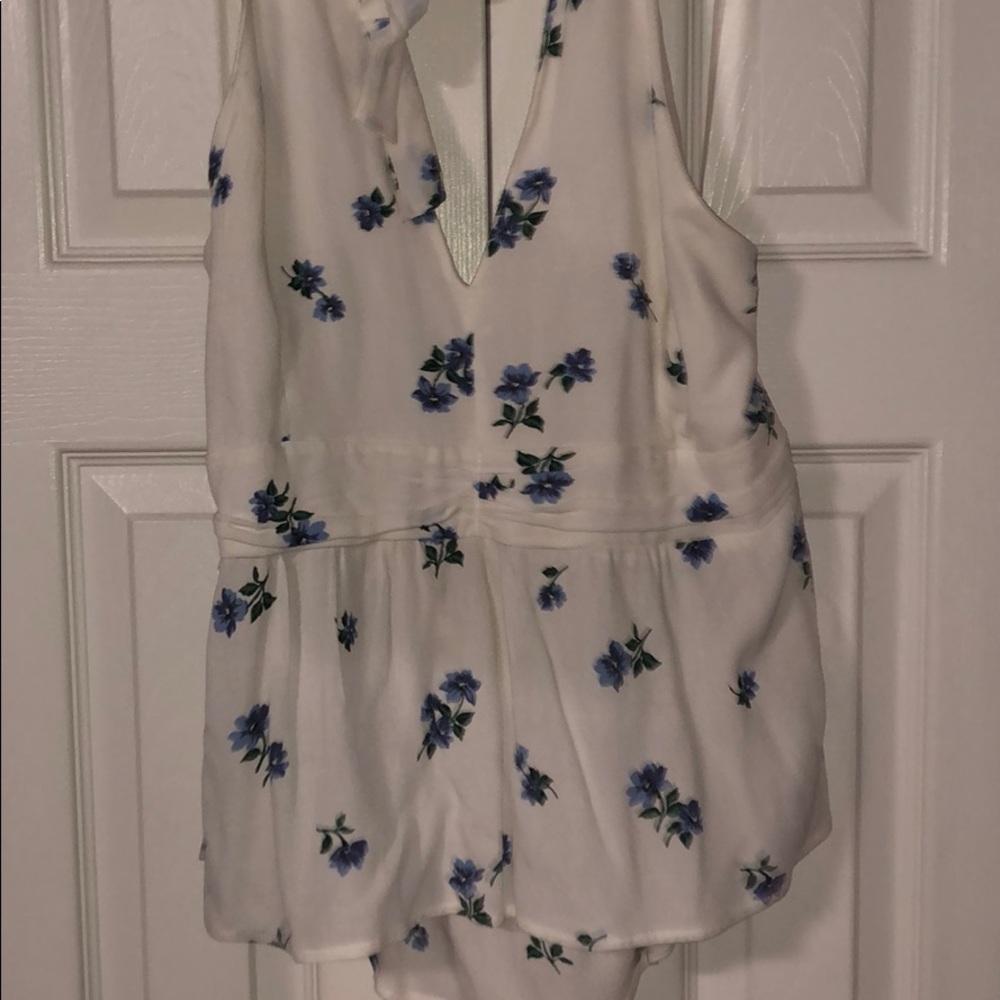 Halter tie tank